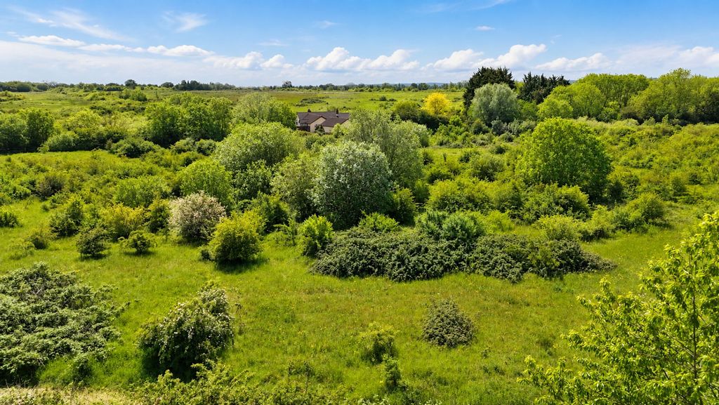 Property photo 2 of 34