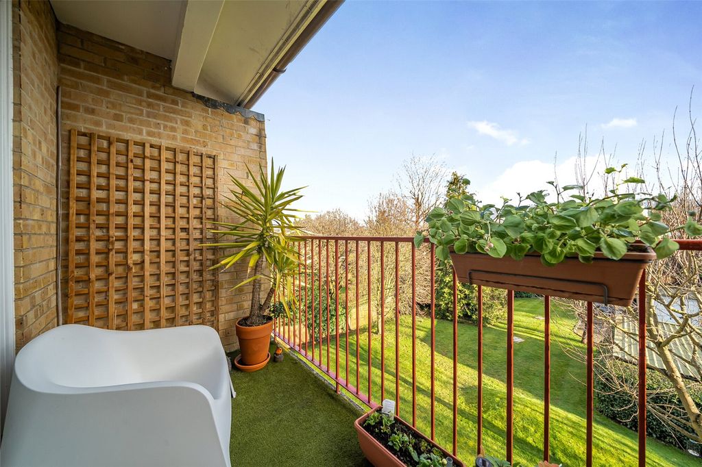 Property photo 2 of 11 Balcony