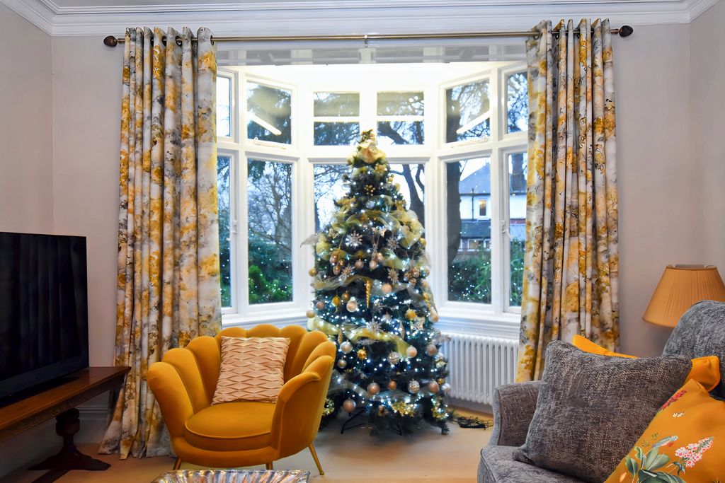 Property photo 3 of 31 Lounge 1