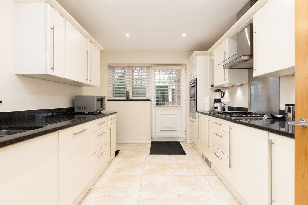 Property photo 2 of 18