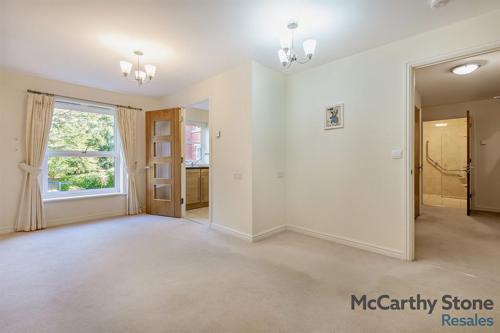 Property photo 2 of 39 8667667-Interior02-800.Jpg