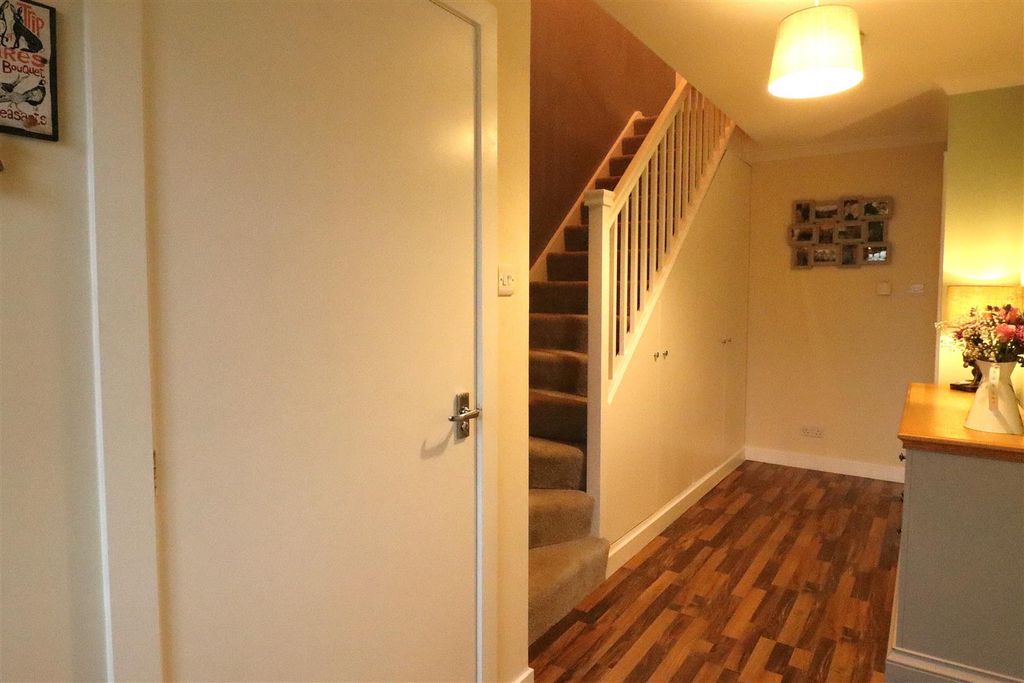 Property photo 2 of 31 Ent Hall (2).Jpg