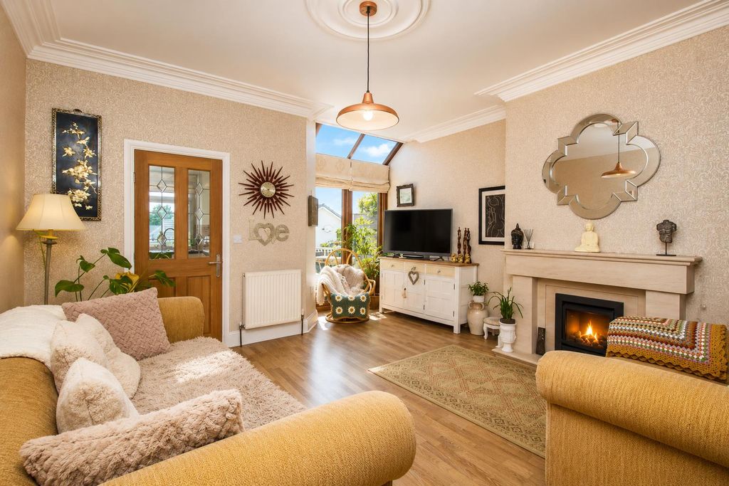 Property photo 2 of 11