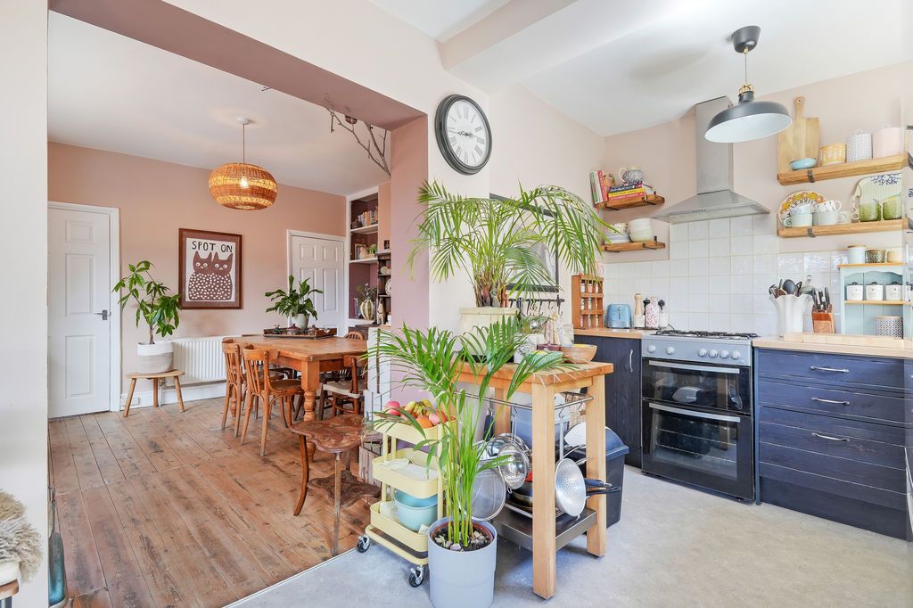 Property photo 1 of 32 Dining Kitchen