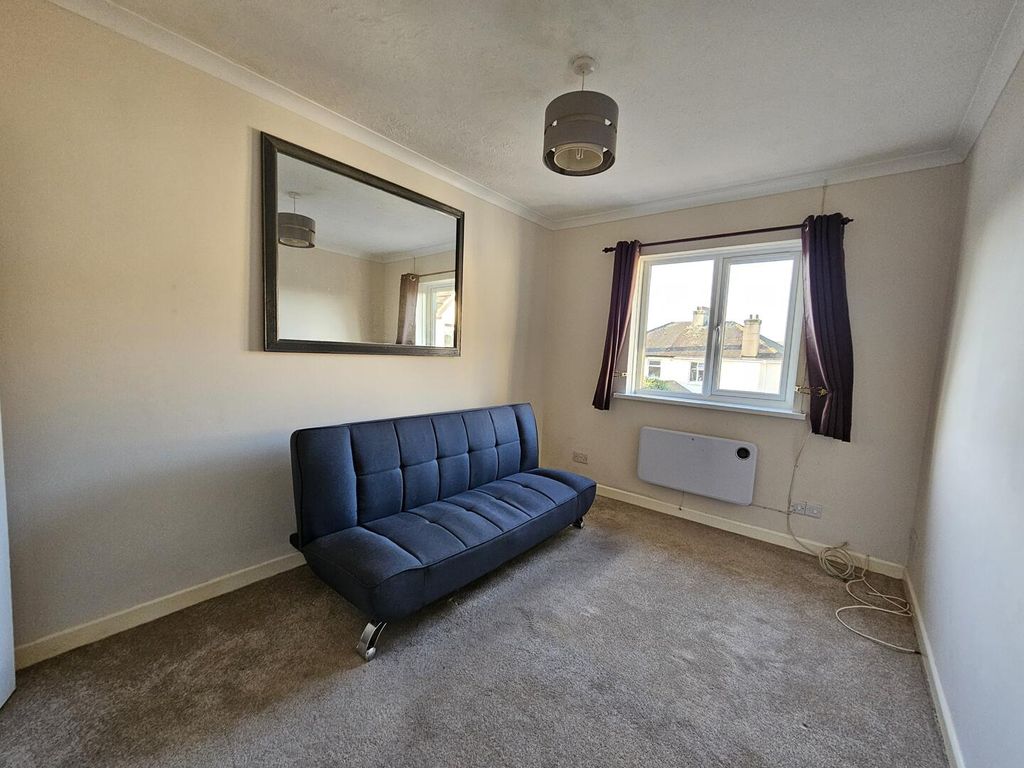 Property photo 3 of 4 Living Room
