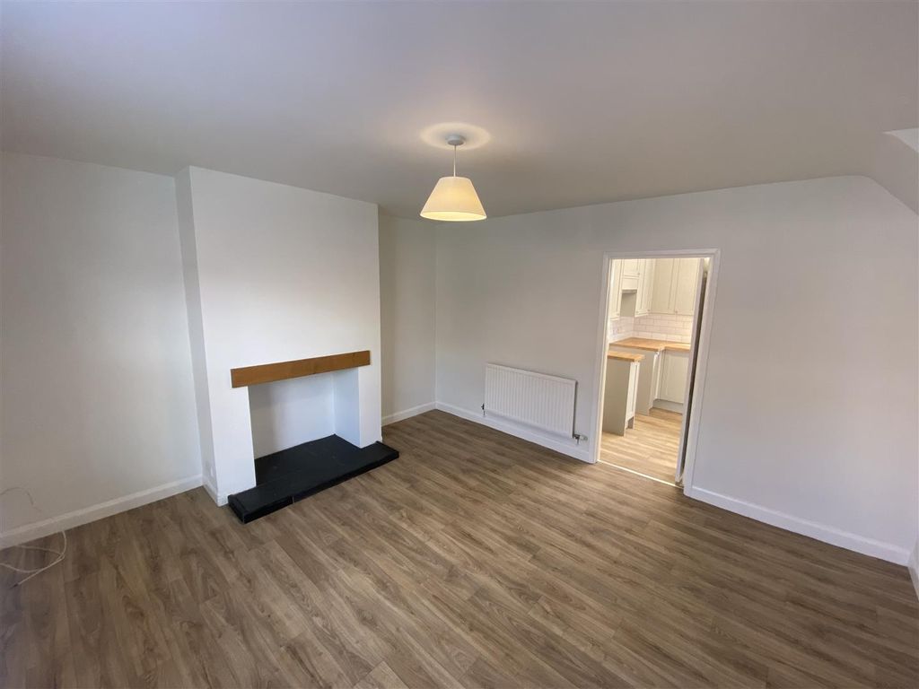 Property photo 3 of 19 Lounge 1
