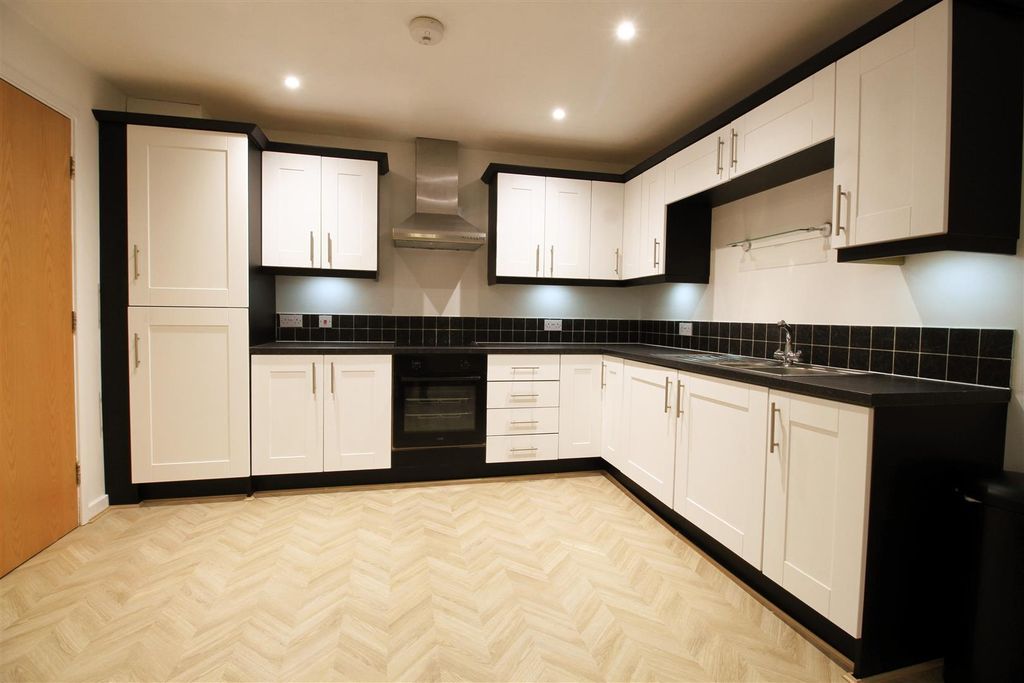 Property photo 1 of 9 Kitchen.Jpg