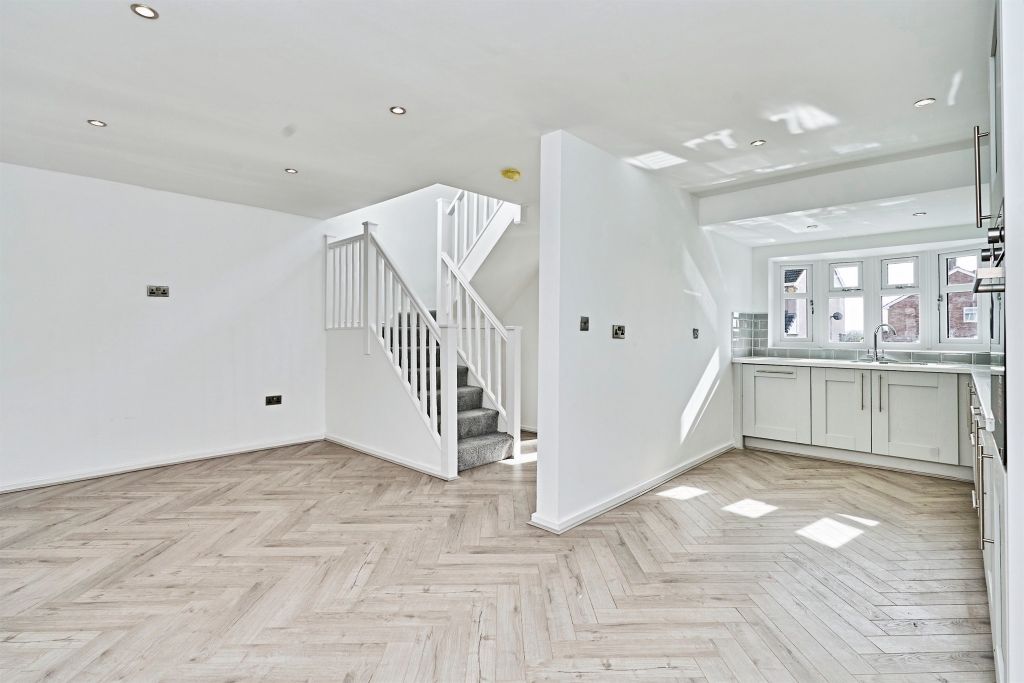 Property photo 2 of 28