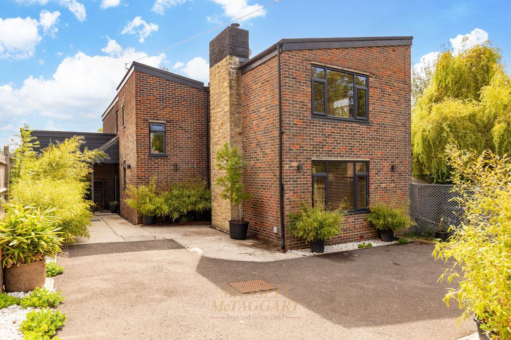 Property photo 1 of 24