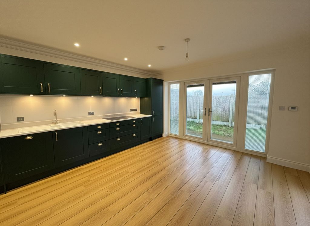 Property photo 3 of 31 Kitchen