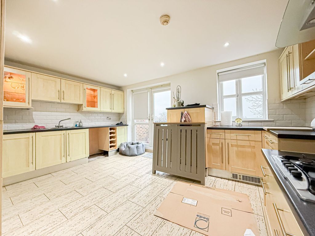 Property photo 2 of 22