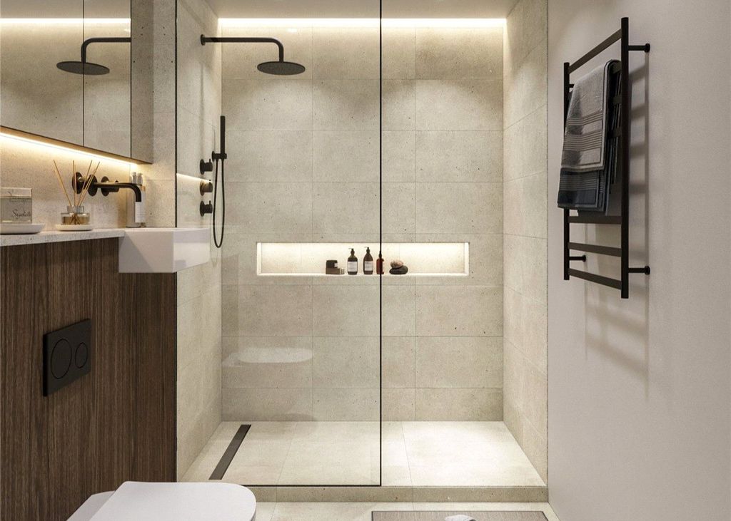 Property photo 3 of 7 Bathroom
