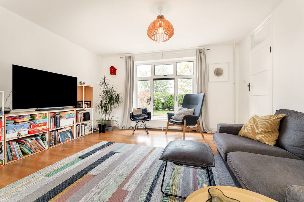 Property photo 2 of 18 Living Area