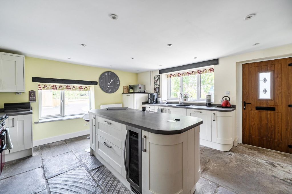 Property photo 3 of 24 1485323-15-6A47E92F3A8A6.Jpg