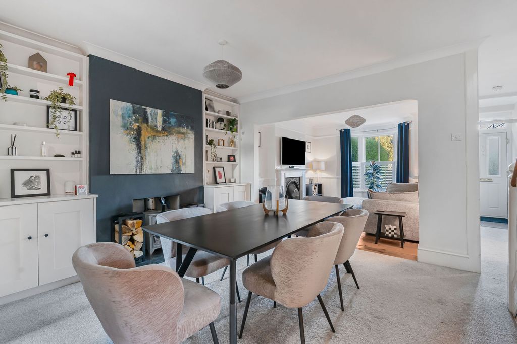 Property photo 3 of 32