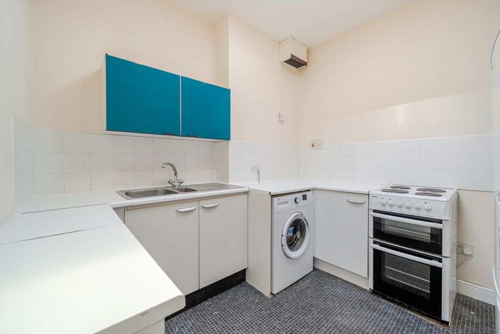 Property photo 3 of 10 1535628-3-1A13572...