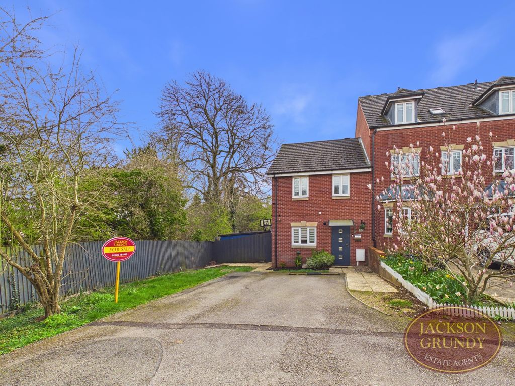 Property photo 1 of 17 Ashmead