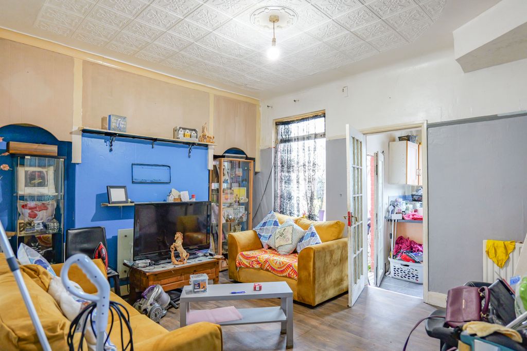 Property photo 2 of 25