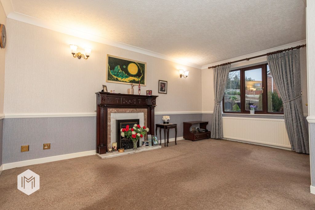 Property photo 2 of 28 Picture No. 13