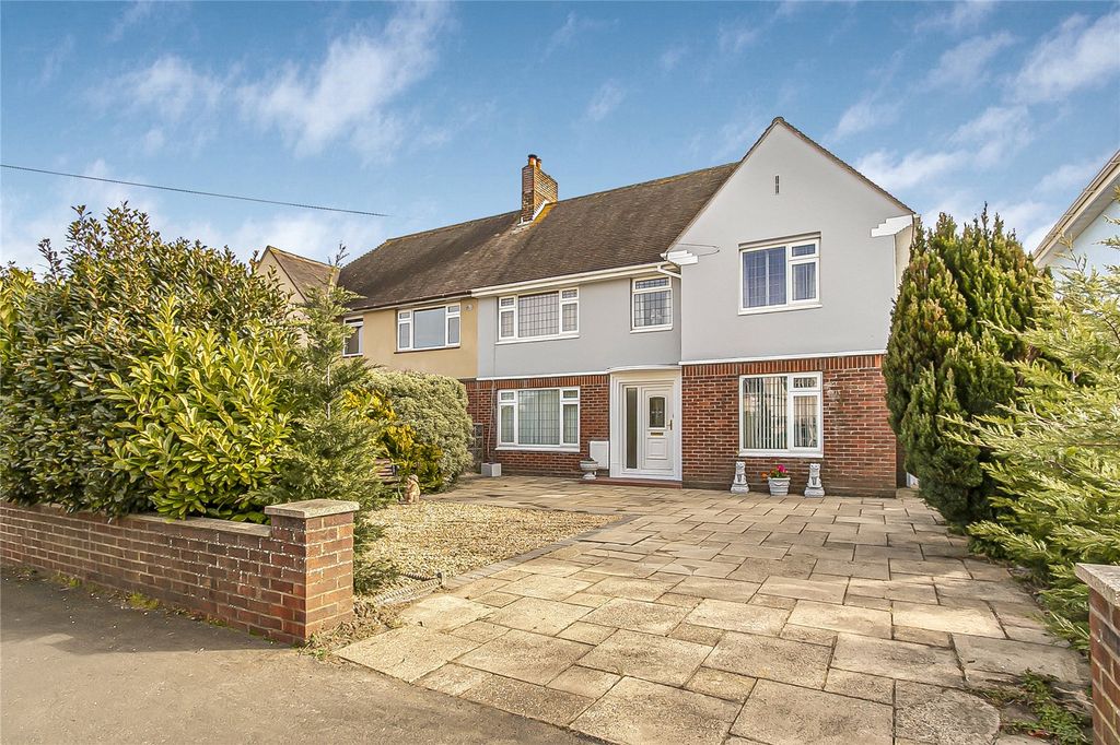 Property photo 1 of 21 Fleets Lane