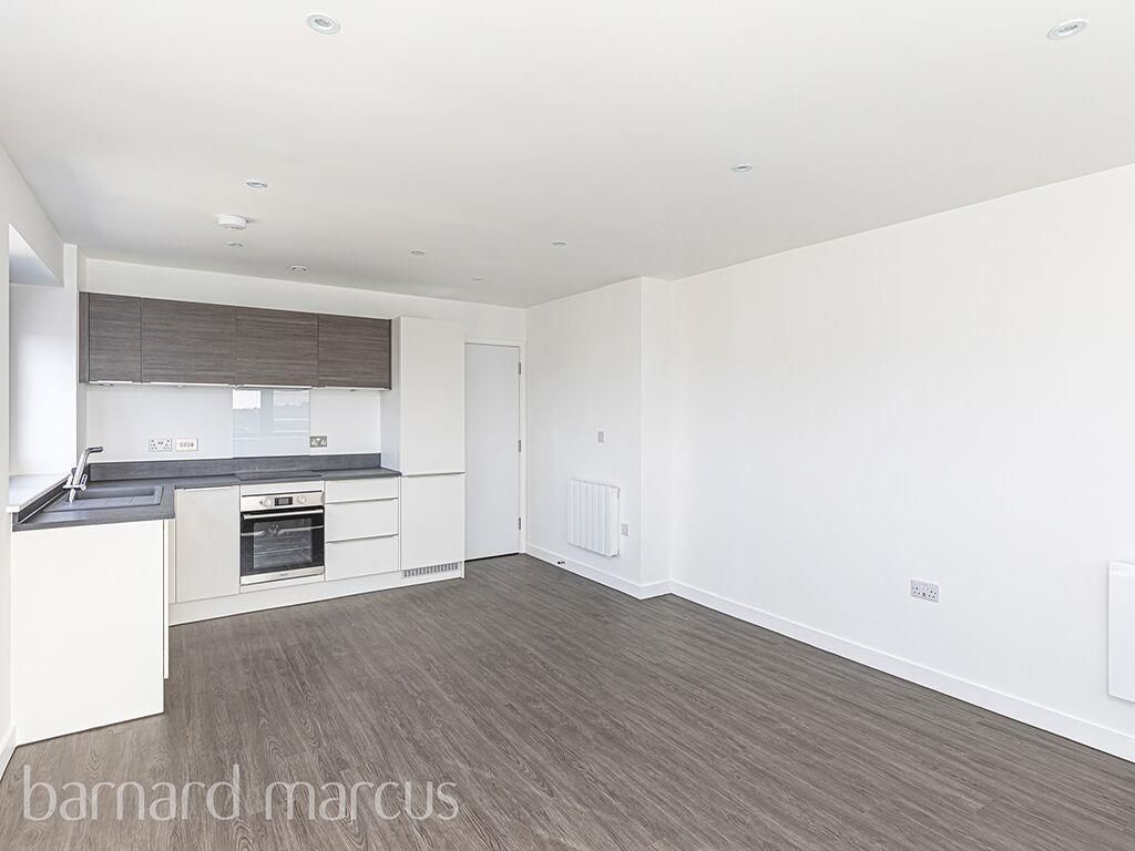 Property photo 3 of 8 Kitchen