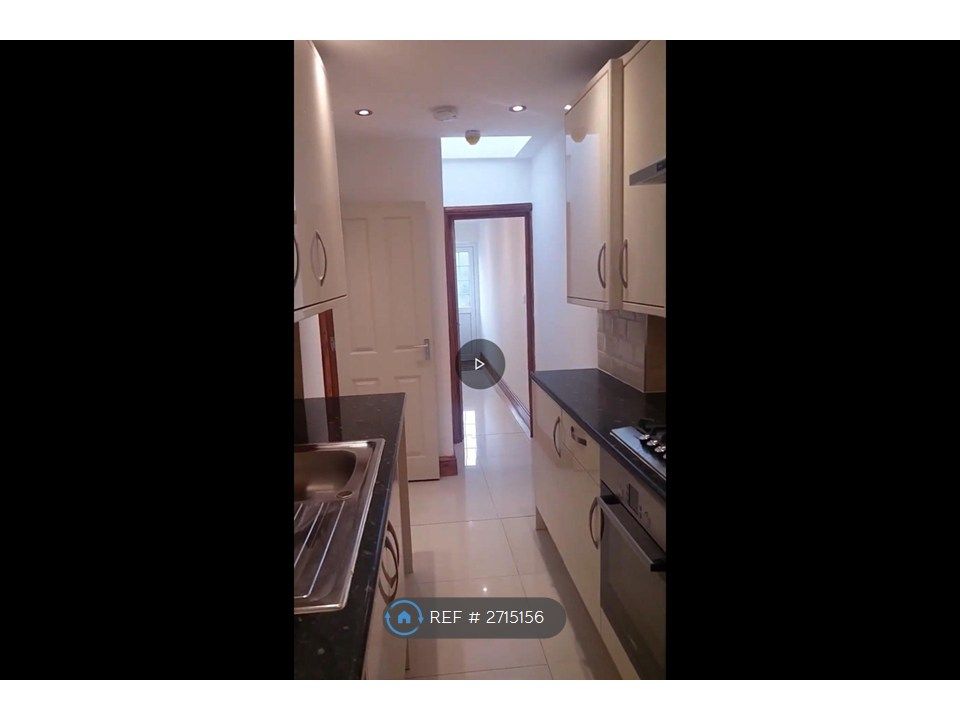 Property photo 3 of 6 Kitchen