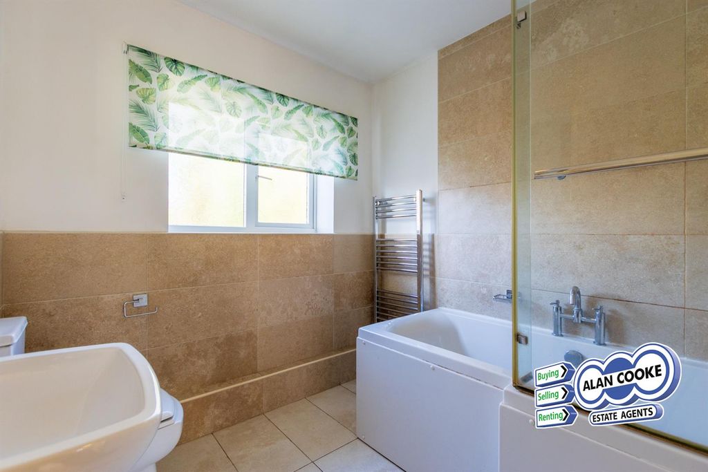 Property photo 3 of 21 Bathroom