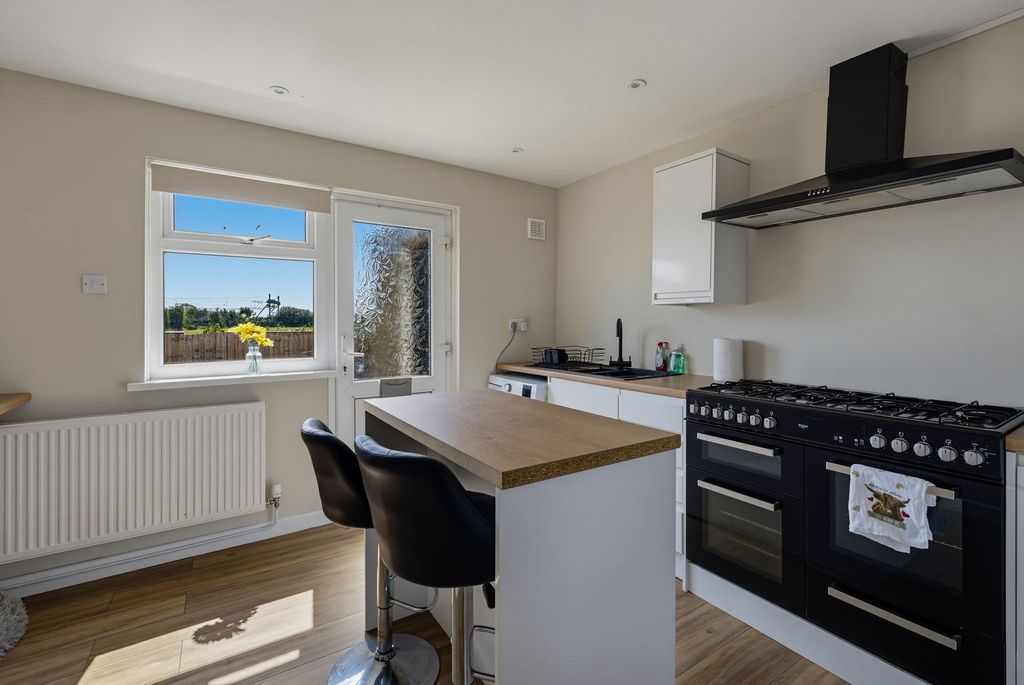 Property photo 2 of 34