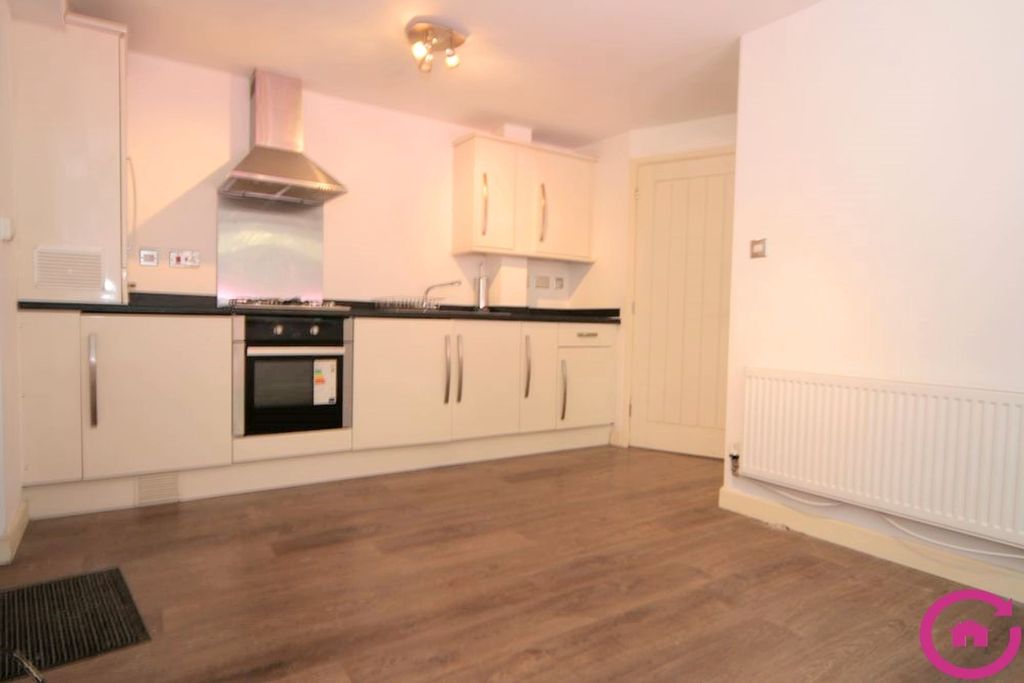 Property photo 2 of 5 Photo 4