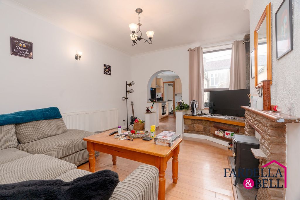 Property photo 3 of 13