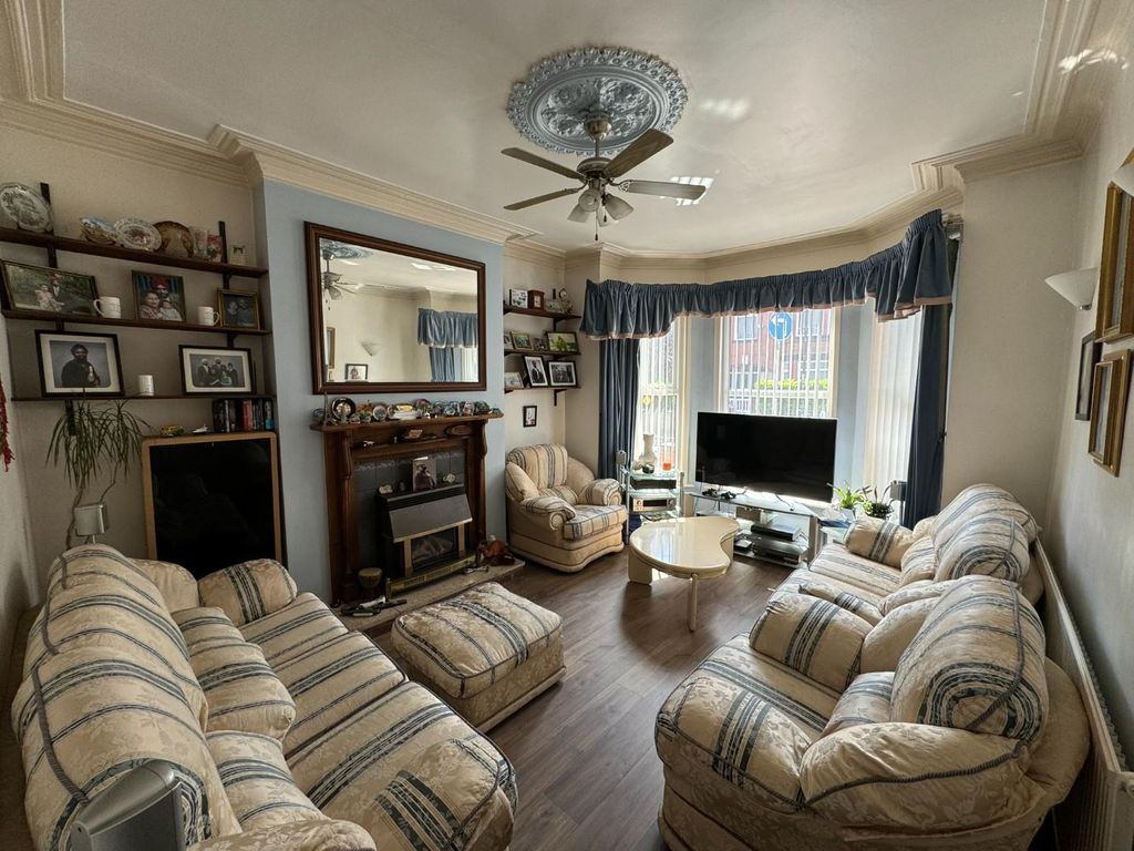Property photo 2 of 27