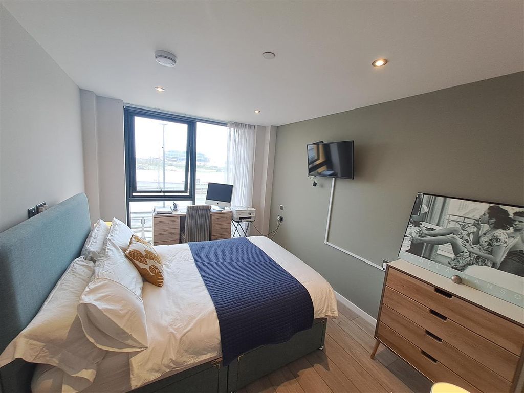 Property photo 3 of 11