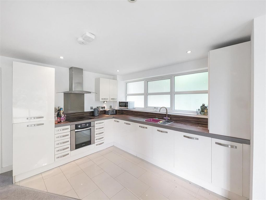 Property photo 2 of 19 Kitchen