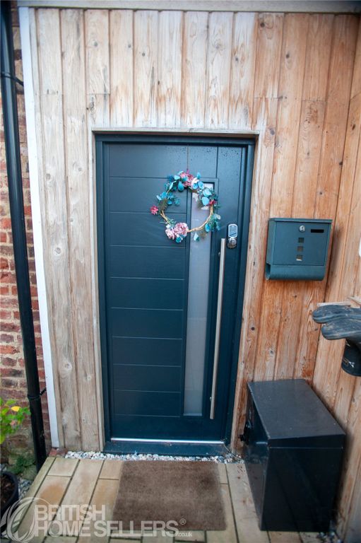 Property photo 1 of 24 Picture No. 09