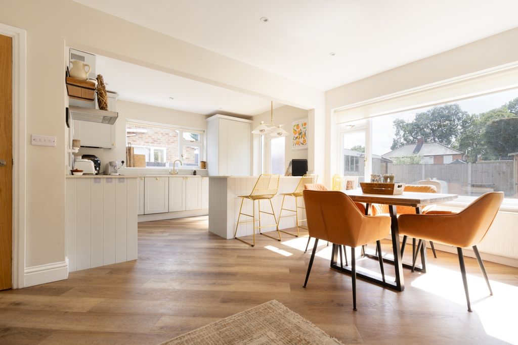 Property photo 1 of 12 Family Kitchen And Dining Room