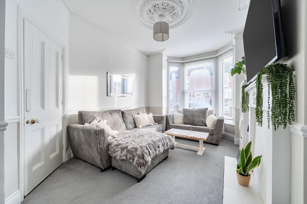 Property photo 3 of 17 1410145-4-698Ef9B8d6Fd0.Jpg