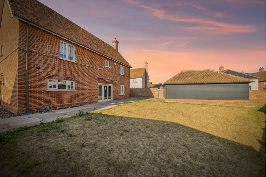 Property photo 2 of 63