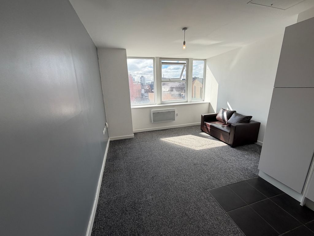 Property photo 2 of 8 Lounge