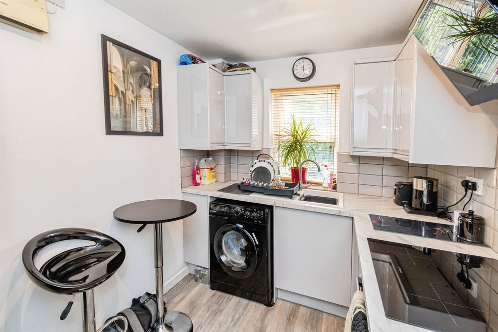 Property photo 2 of 18