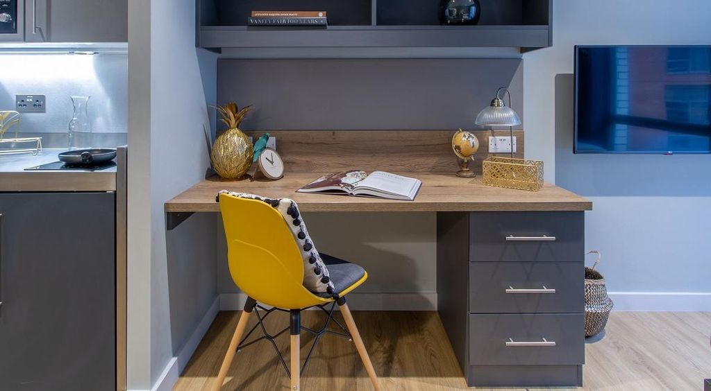 Property photo 1 of 18