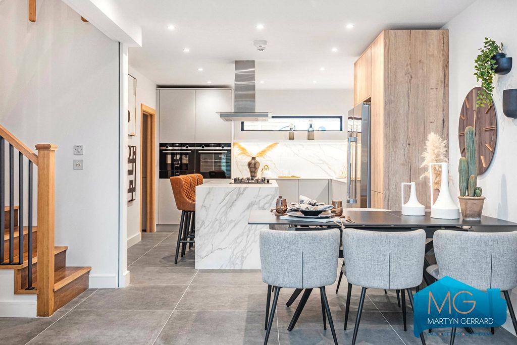 Property photo 2 of 32 Picture No. 23