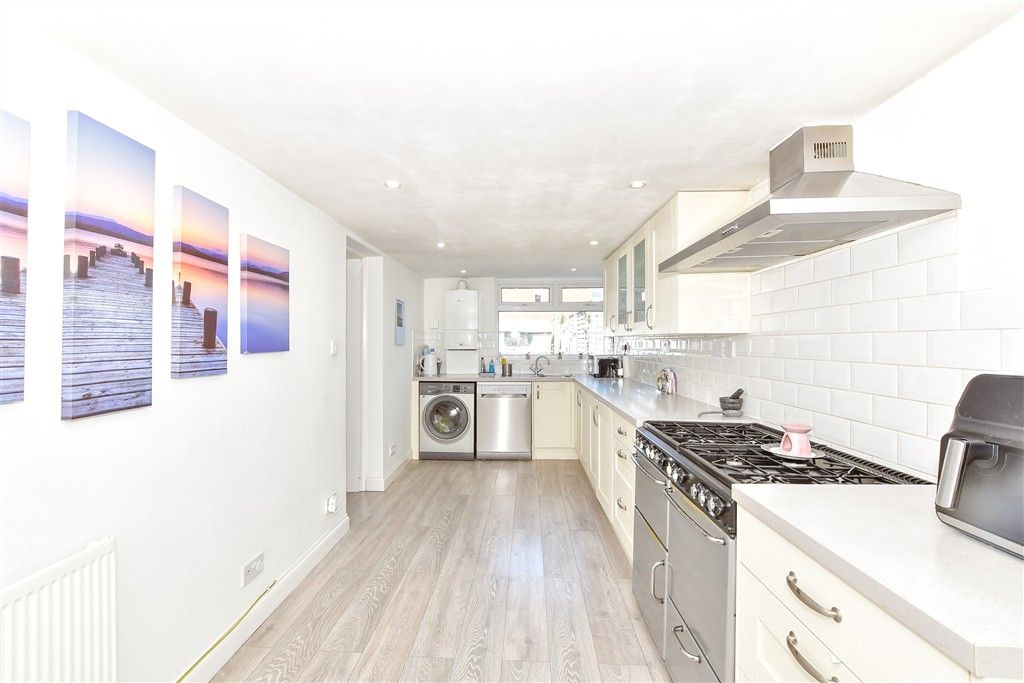 Property photo 3 of 12 Kitchen