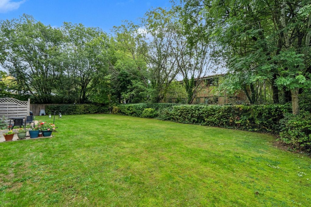 Property photo 2 of 12 Communal Garden