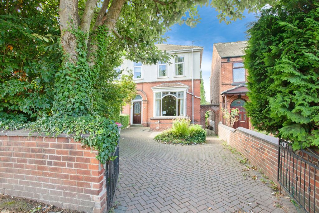 Property photo 1 of 14 Gated Driveway