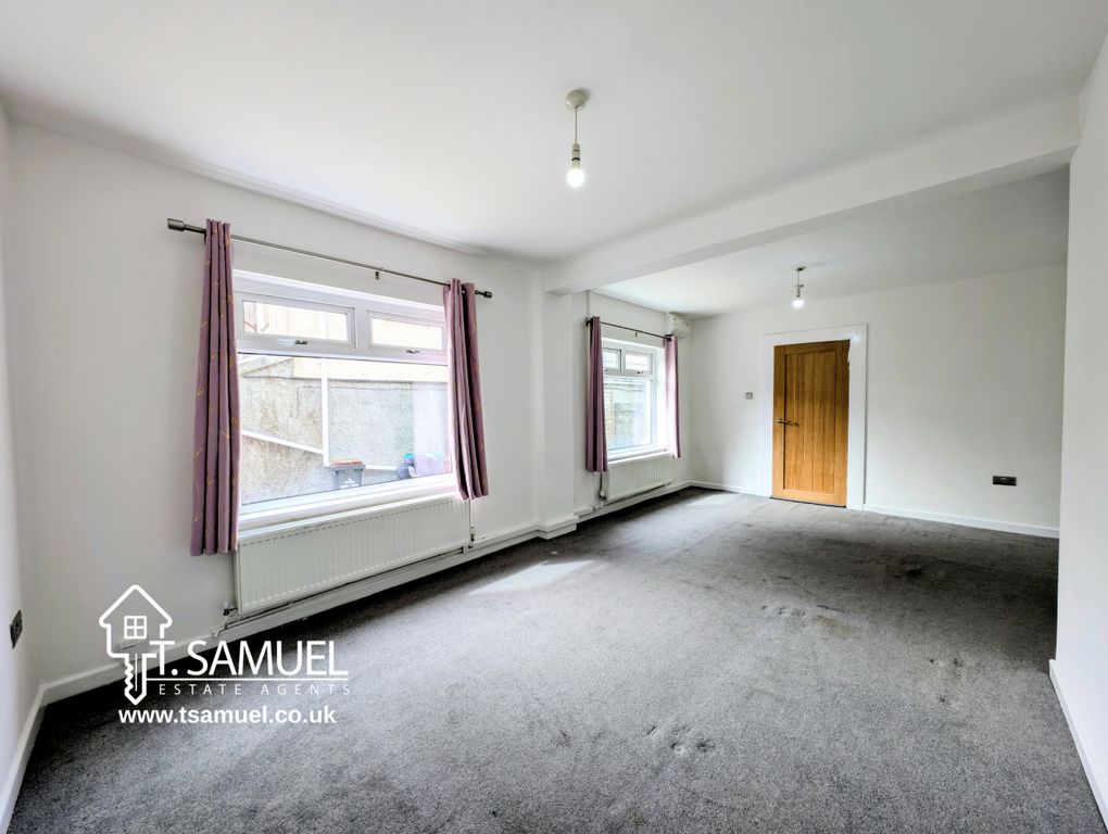 Property photo 3 of 24 Living Room