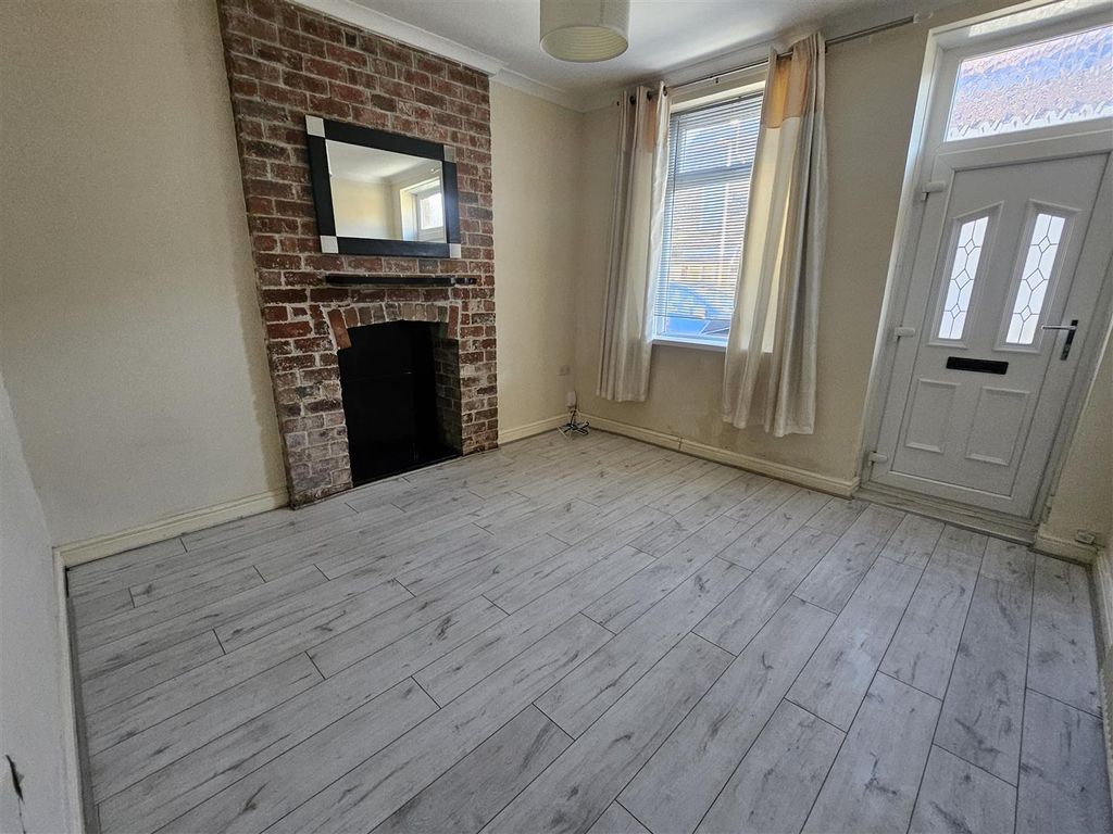 Property photo 2 of 6 Lounge