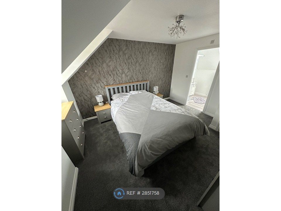 Property photo 1 of 10 Bedroom 1