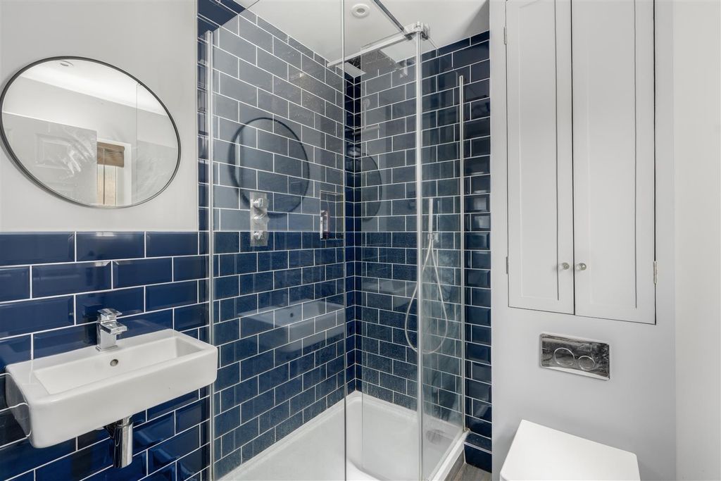 Property photo 3 of 18 1 Pinson Close, Little Bourton-22.Jpg