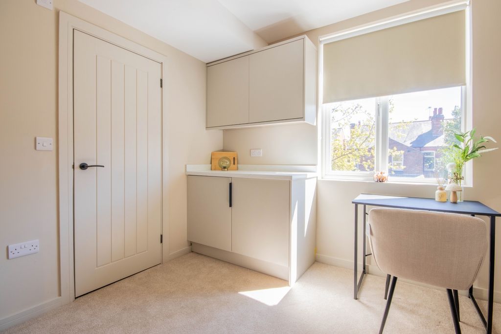 Property photo 2 of 11 E-4