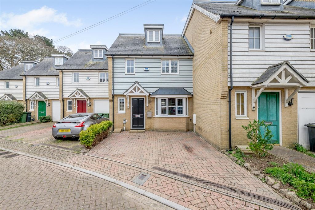 Property photo 1 of 16 8642844-Exterior05.Jpg